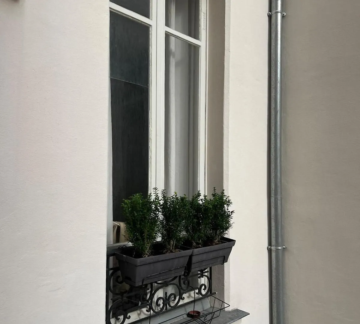 Chic Stay Near Louvre & Eiffel Tour Paris