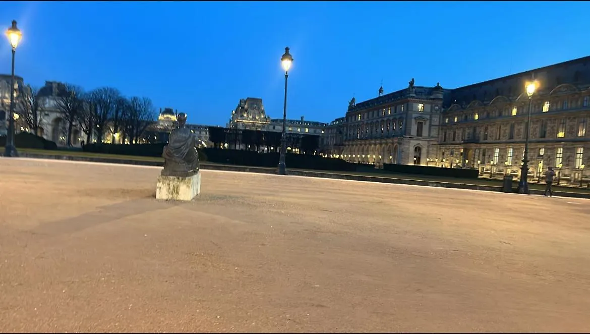 Chic Stay Near Louvre & Eiffel Tour Paris 0*,