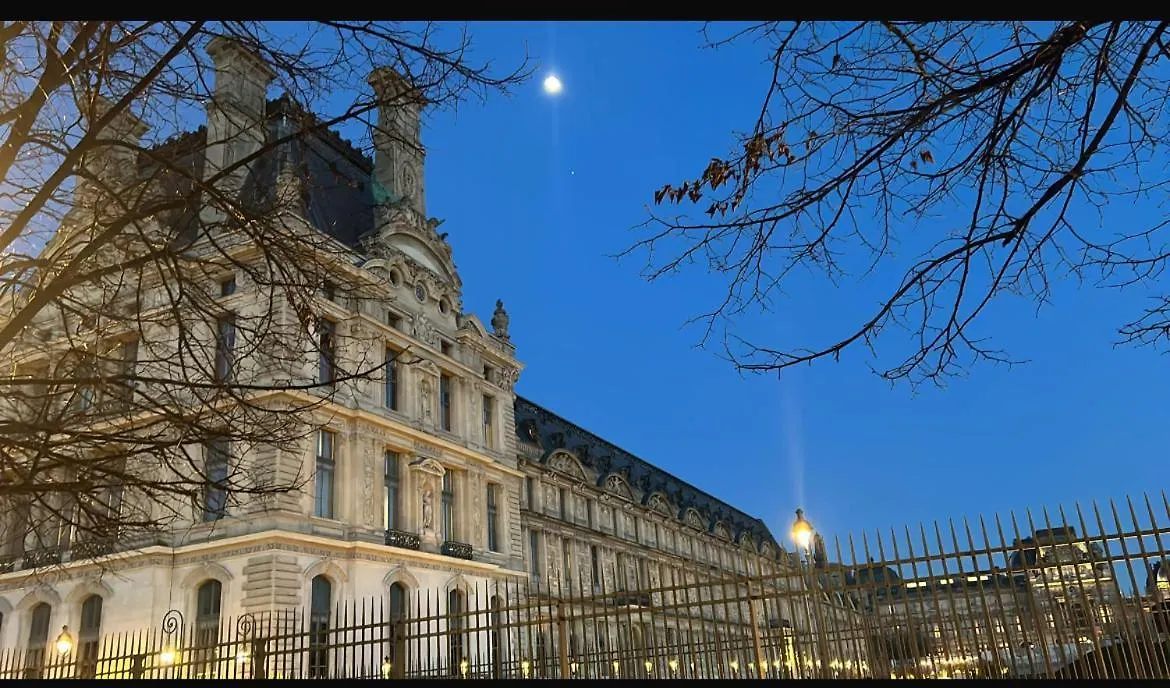 Chic Stay Near Louvre & Eiffel Tour Paris