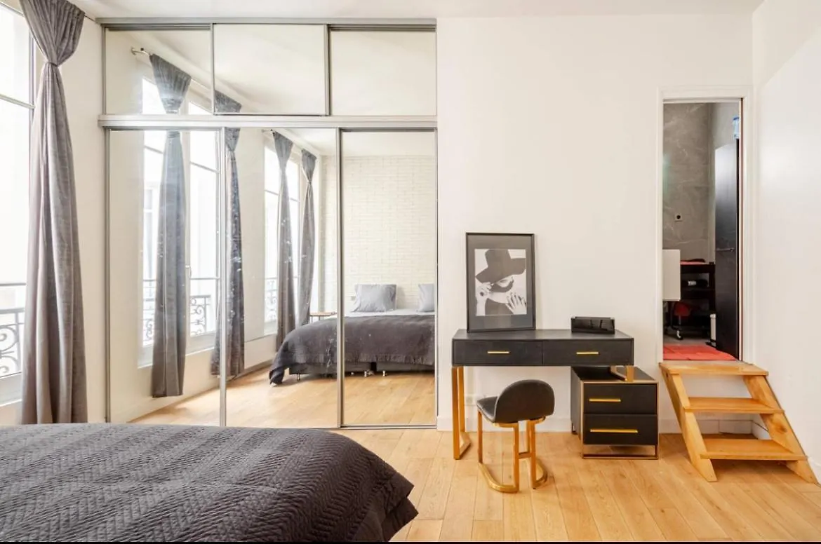Chic Stay Near Louvre & Eiffel Tour Paris 0*,  France