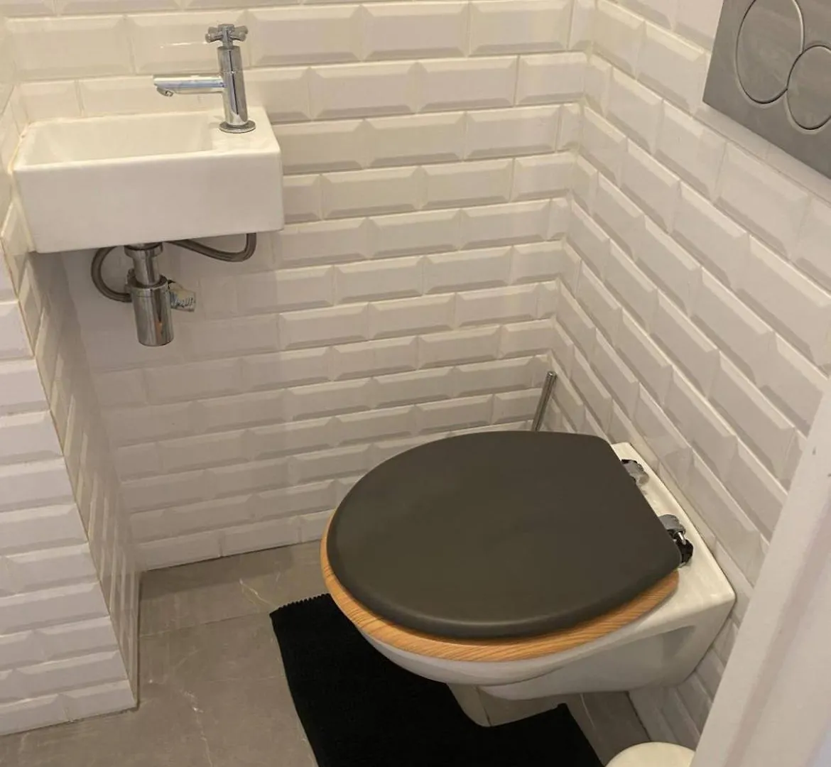 Chic Stay Near Louvre & Eiffel Tour Parijs